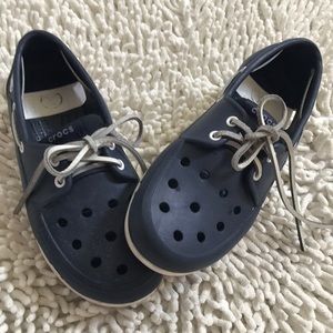 BOYS CROCS “Boatshoes”.